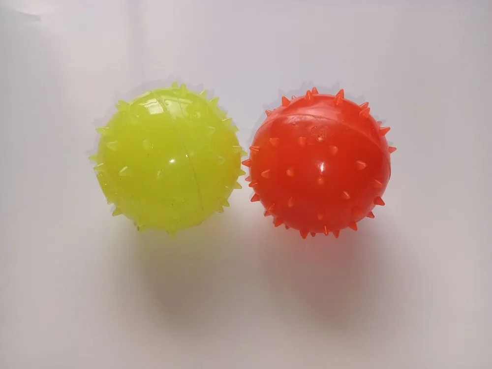 AnimAll Fun игрушка для собак мяч шипованный с пищалкой, 75 мм, розовый