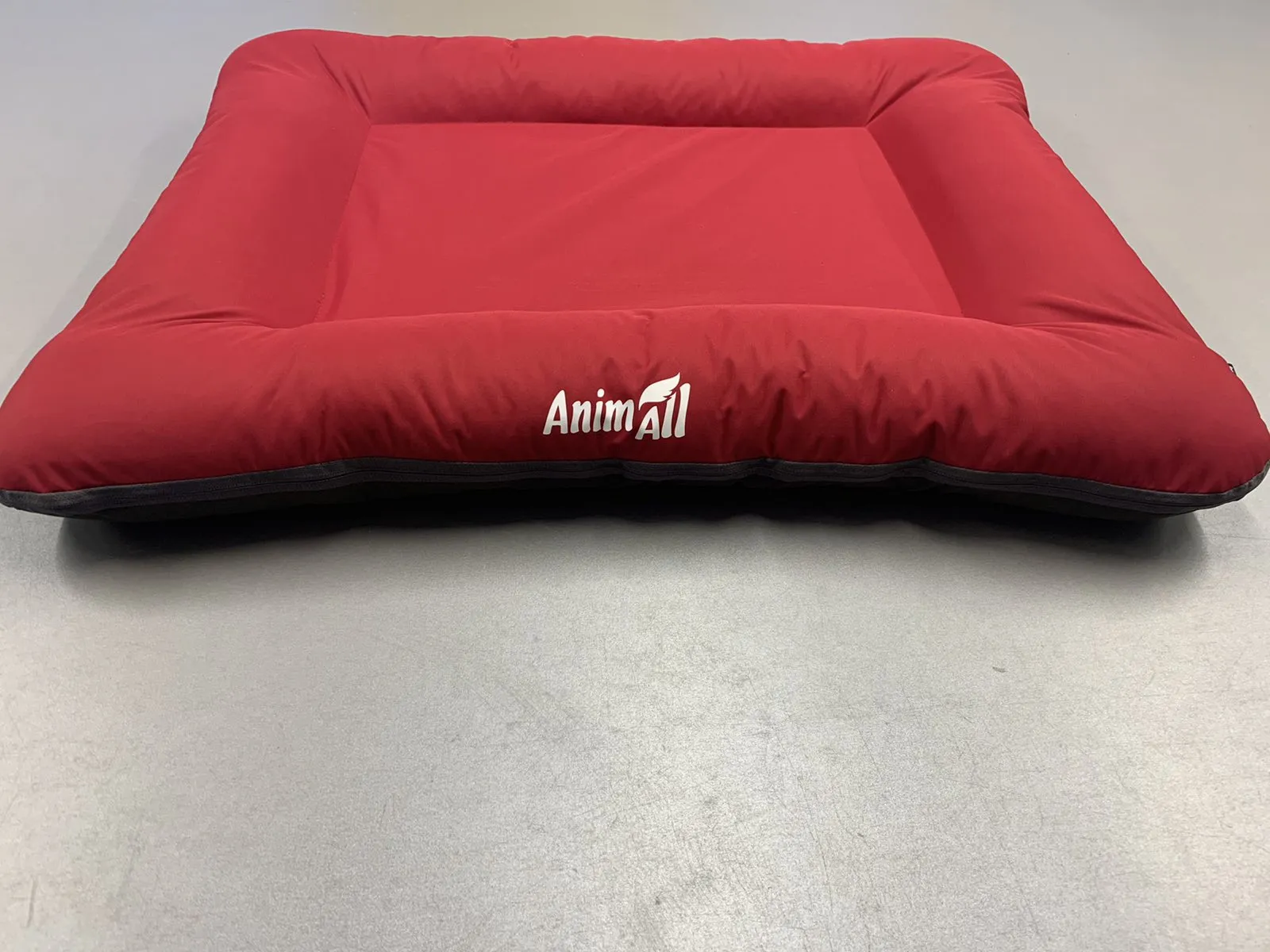 AnimAll Super Max M HOT RED лежанка для собак и кошек, красная, 80×65×12 см